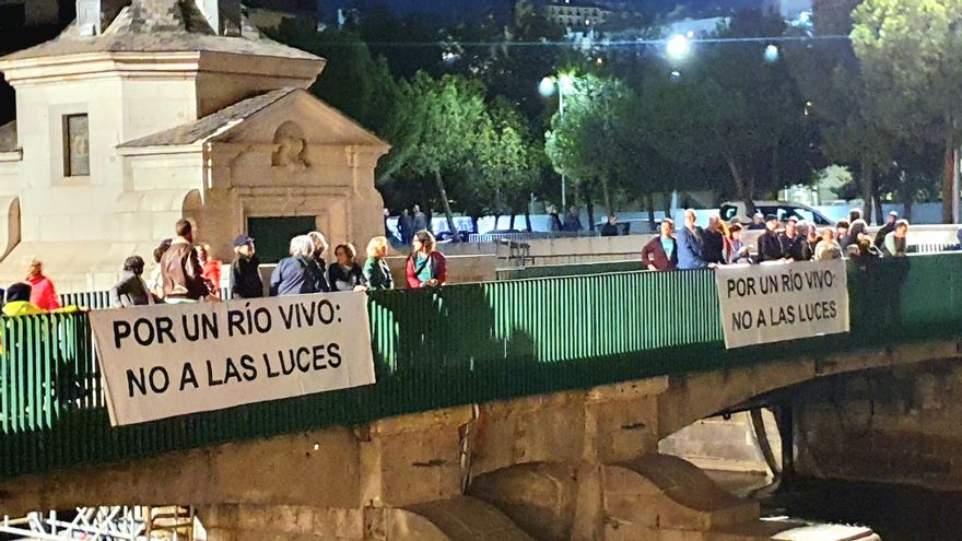 La polémica iluminación de Madrid Río llega después de un boicot de vecinos de Arganzuela que retrasa su encendido
