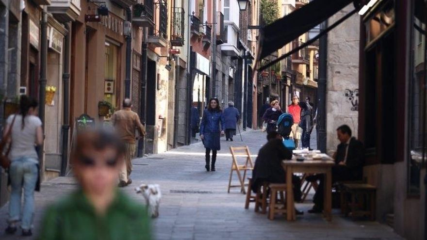 No, los jóvenes no creen que haya "demasiados" extranjeros en Euskadi: "Las cifras bajan. No hay una ola reaccionaria"