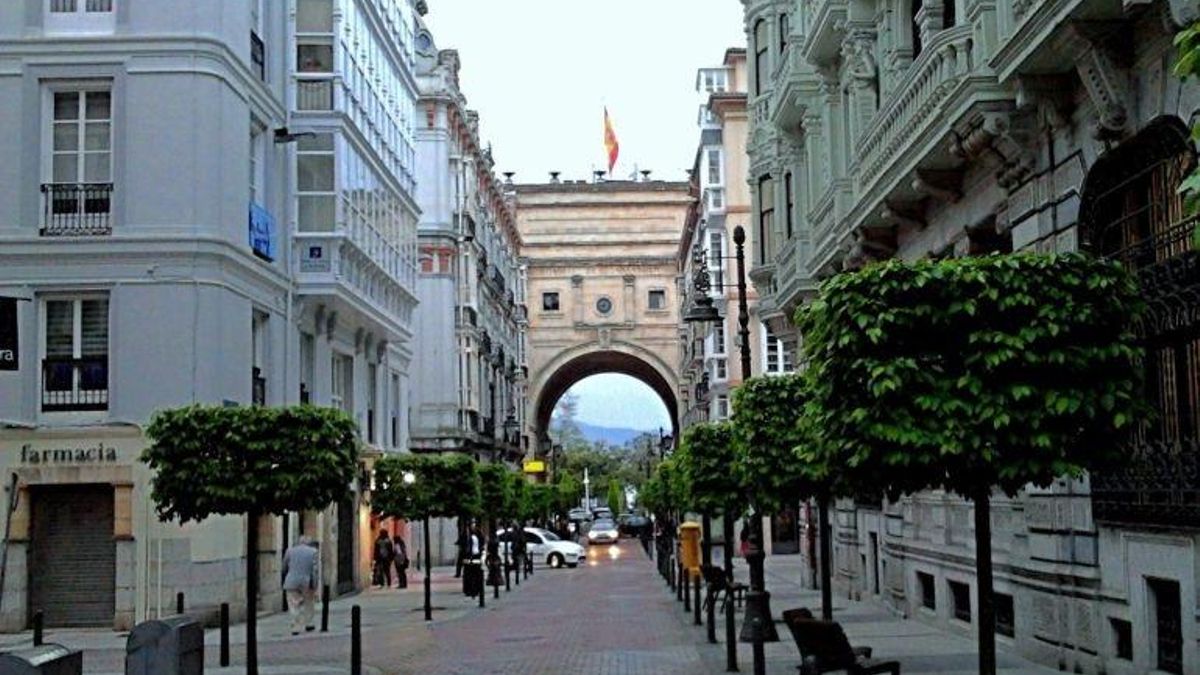 La alcaldesa de Santander justifica que retirar el tráfico al lado de un edificio "tan noble" como el del Banco Santander es "lo habitual"
