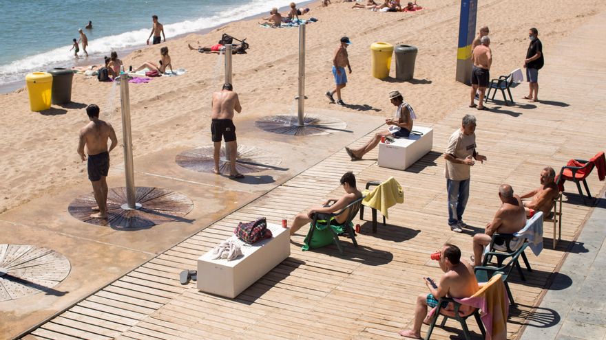 El turismo genera el 80 % de la basura que hay en las playas del Mediterráneo