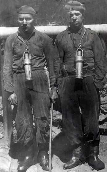 Benjamín Rubio (izquierda), en su etapa como minero en el Grupo Calderón de la MSP. 