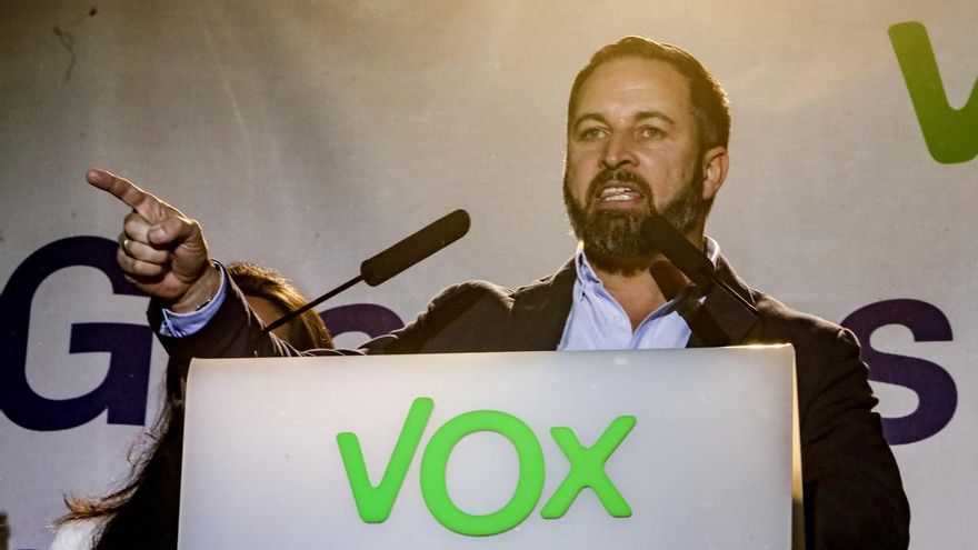 Abascal responde a Casado que "insulta" a los votantes de Vox como hacen "los progres": "Se os está poniendo cara de UCD