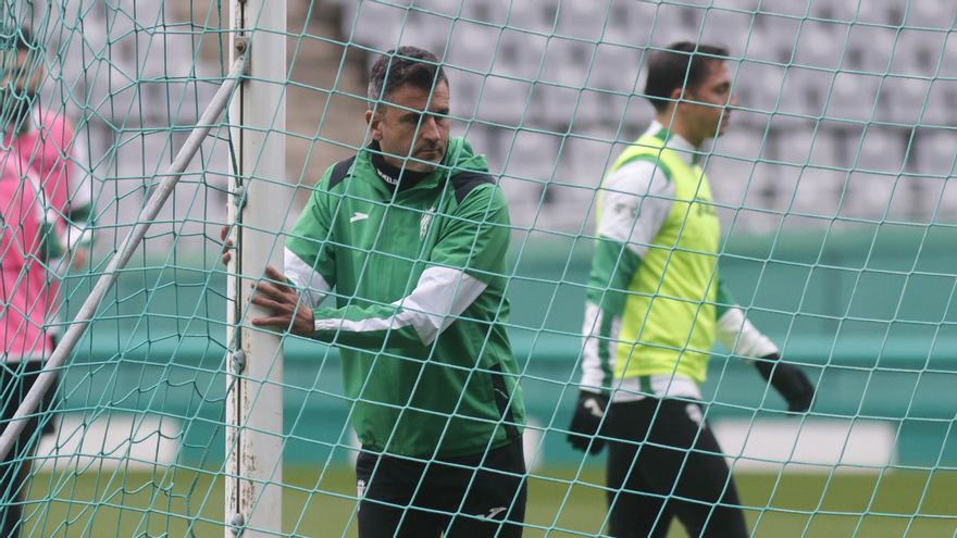 Iván Ania, ante la visita a Huesca: "Lo primero que me preocupa es el frío"