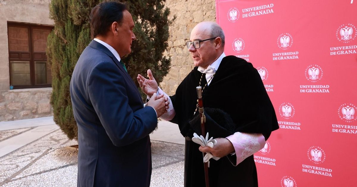 El Gobierno pide a la Junta reconsiderar su rechazo a los nuevos grados de las universidades de Granada y Jaén