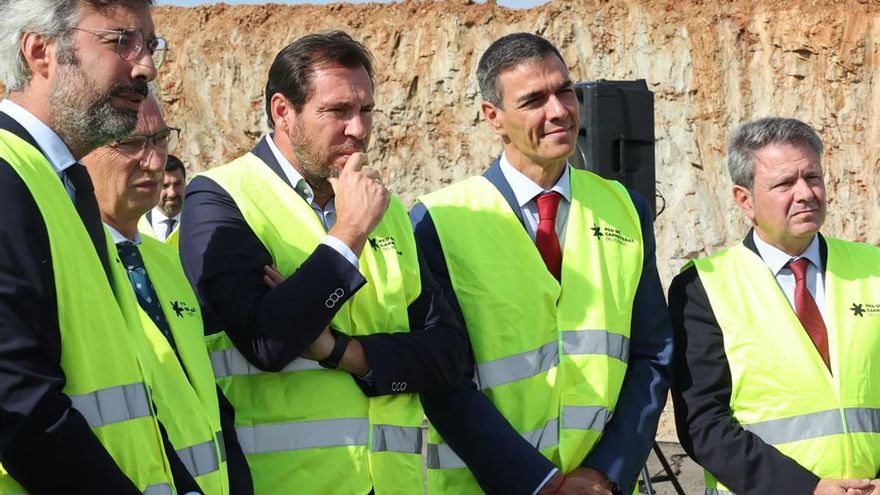 Pedro Sánchez visita las obras de la autovía que unirá Cáceres y Badajoz, y la Junta pide que "acelere"
