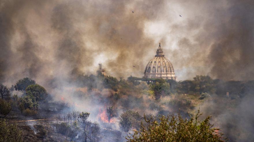 El declive de Roma: vecinos resignados entre incendios, basura y una planta que puede hacer caer el Gobierno