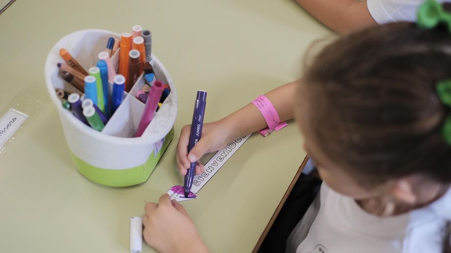 Un colegio en huelga y la decepción por la falta de escuelas infantiles protagonizan el inicio del curso escolar en Canarias
