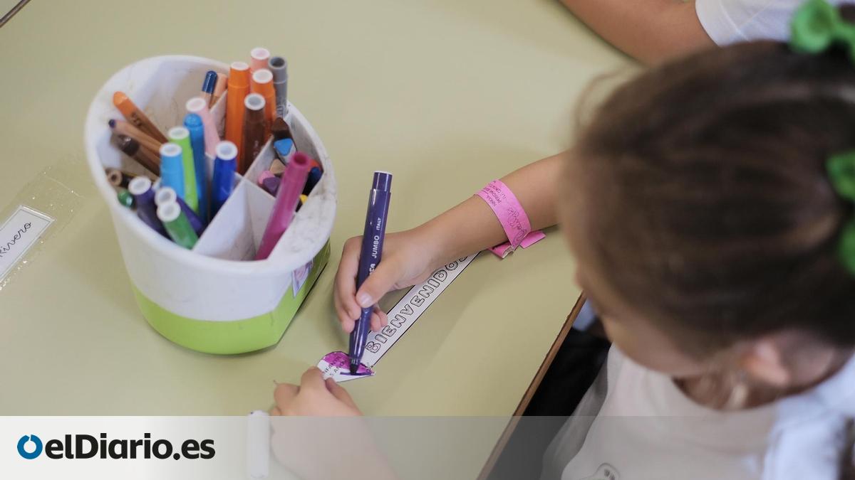 Un colegio en huelga y la decepción por la falta de escuelas infantiles ...