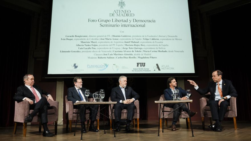 El expresidente del Gobierno Mariano Rajoy participa en una mesa redonda en el Foro Grupo Libertad y Democracia, en el Ateneo de Madrid, a 21 de mayo de 2025, en Madrid (España).