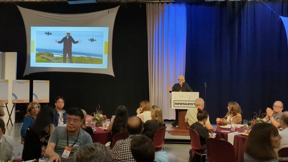 Richard Gingras en el evento Newsgeist Phoenix 2023.