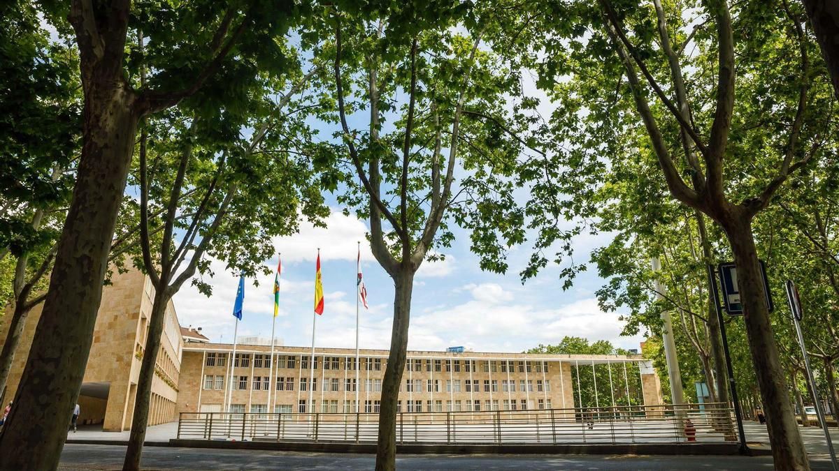 El alcalde de Belén visita Logroño para oficializar el hermanamiento y plantar un olivo por la paz