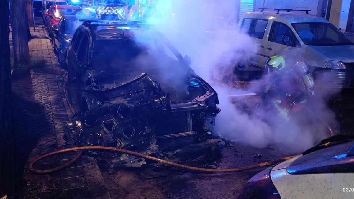 El PSOE relaciona la última quema de vehículos en el Sector Sur con la falta de seguridad en la zona