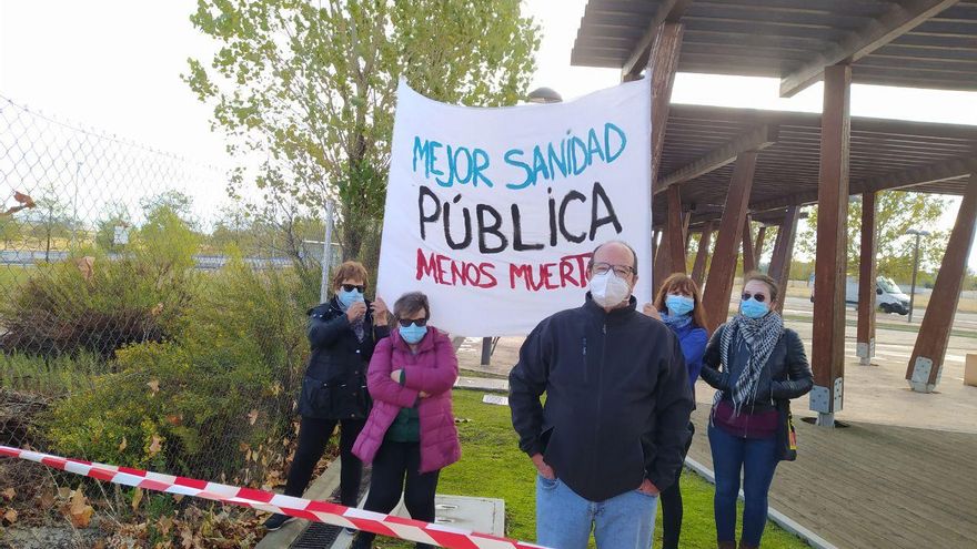 Grupo de vecinos de Hortaleza, en las inmediaciones del acto.