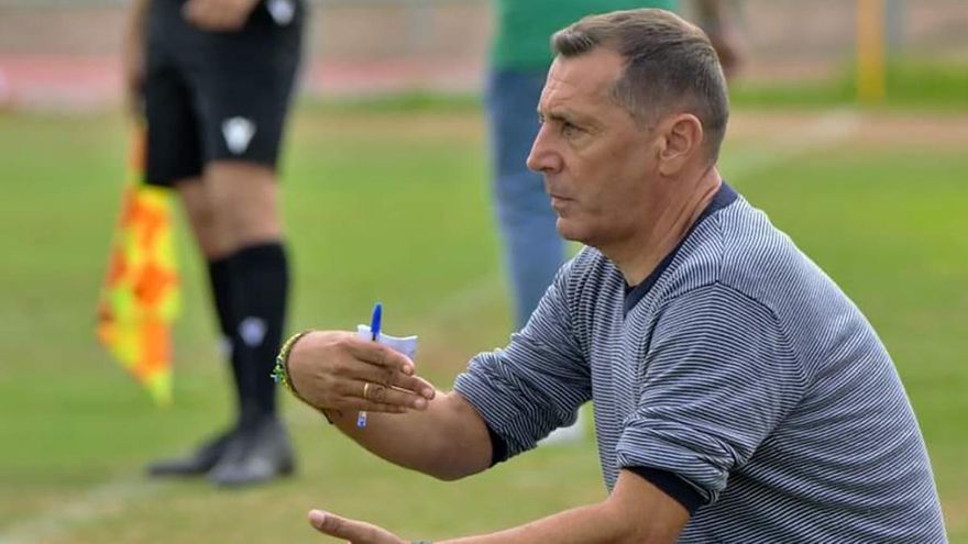 Juan Carlos Quero sella su renovación con el Espeleño