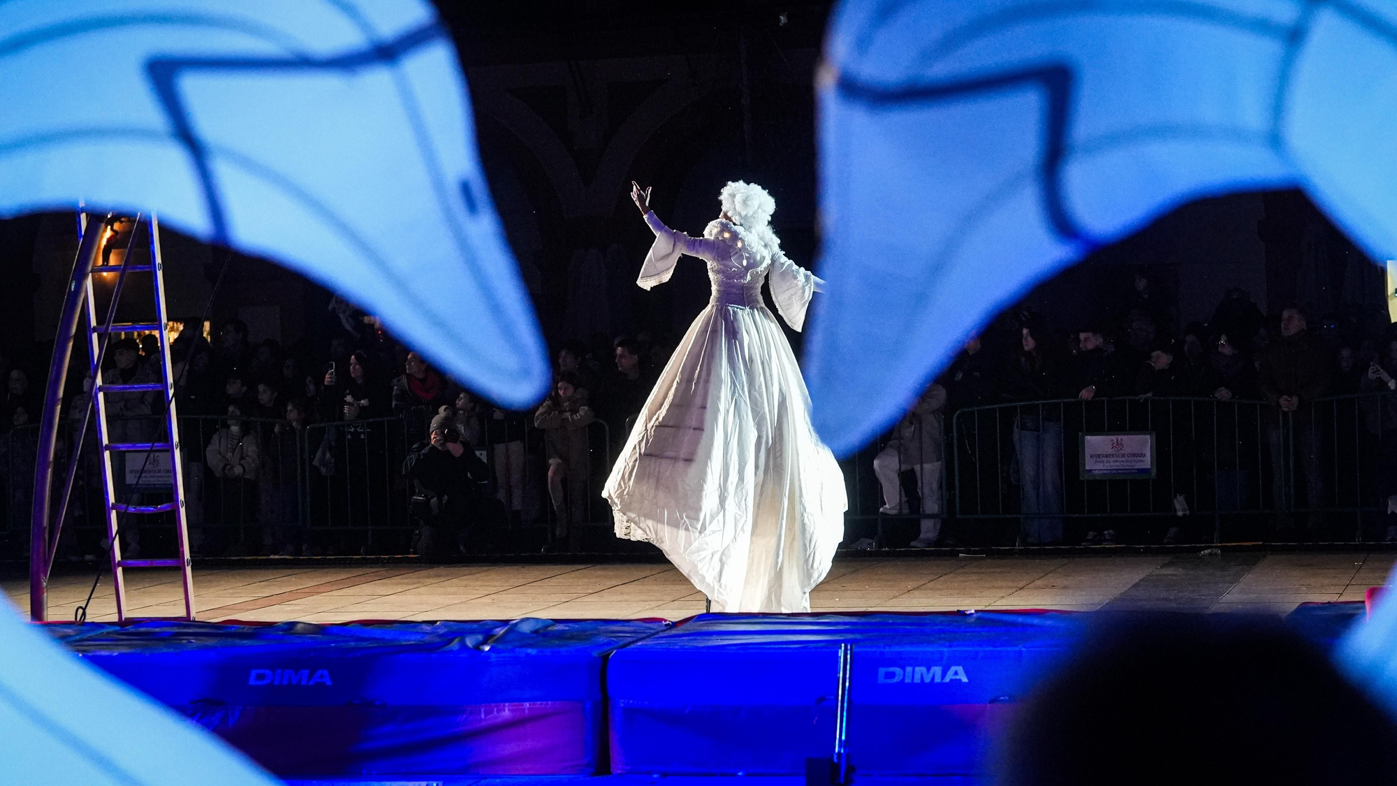 Espectáculo de acrobacias en la Corredera