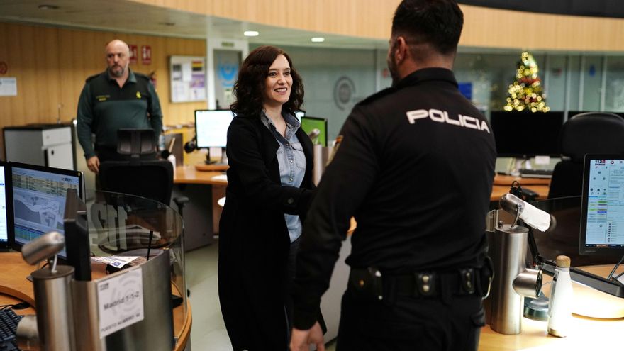 Ayuso impulsa medidas para facilitar viviendas a policías mientras relativiza el problema del alquiler