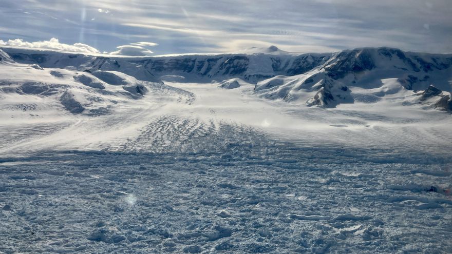 Aunque es conocida por su frío extremo, en la Antártida hay un centenar de volcanes bajo el hielo