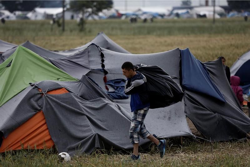 La Policía griega comienza a desalojar el campamento de refugiados de Idomeni