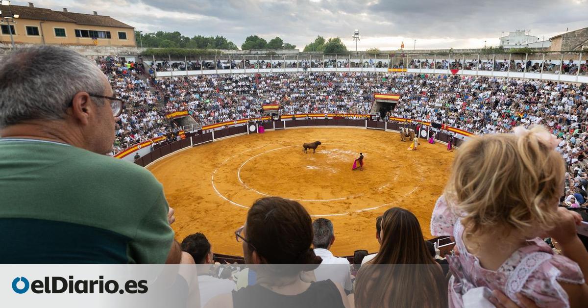 Mallorca pasa de prohibir los toros a llenar plazas: “Las instituciones inflan artificialmente este espectáculo”