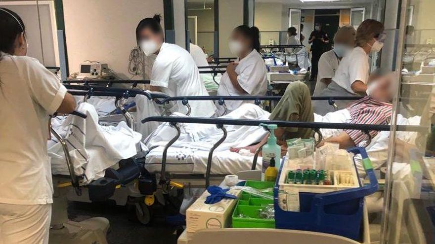 La pandemia desnuda las carencias del Insular de Gran Canaria y lo lleva al límite: "Parece un hospital de campaña"