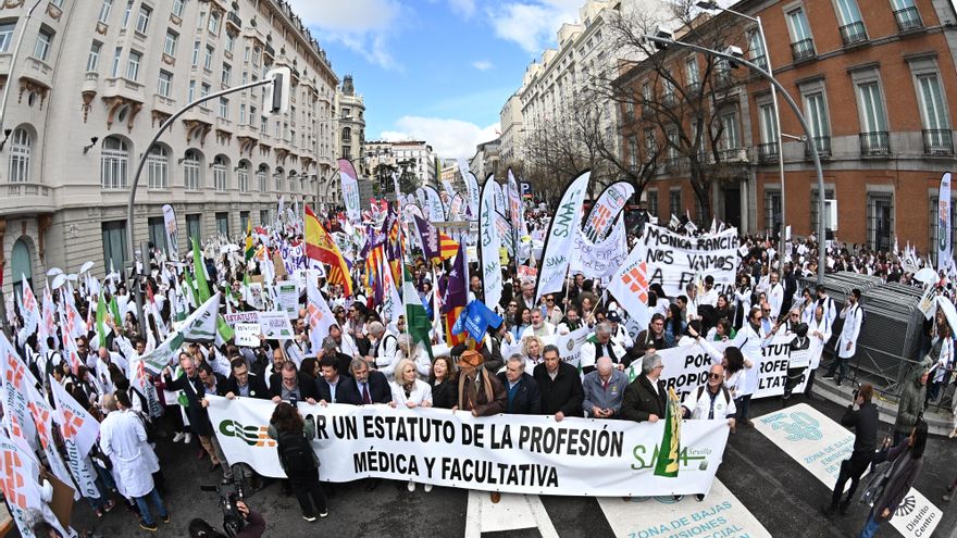 Cinco años después, los médicos vuelven a la huelga para exigir su estatuto a Sanidad