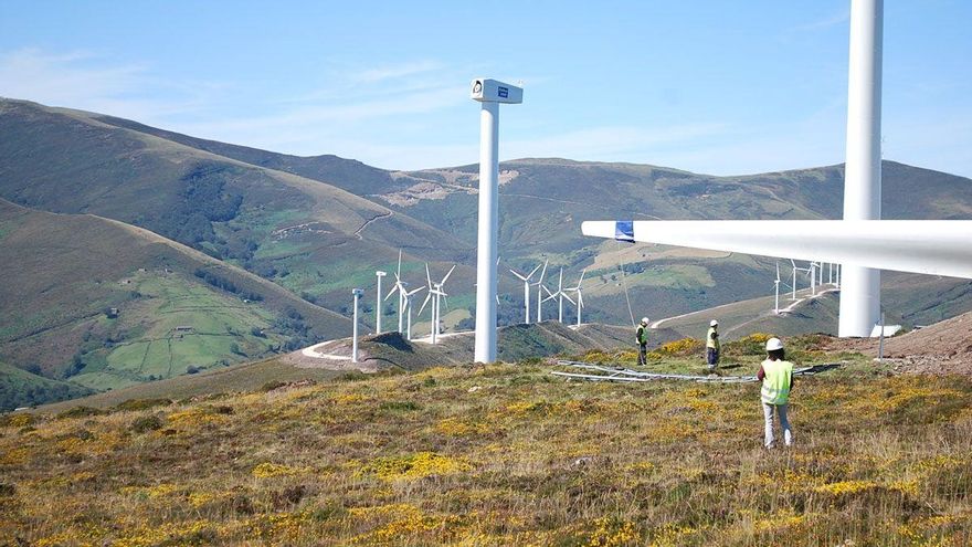 El emperador Augusto 'carga' contra los molinos de un proyecto eólico en Cantabria