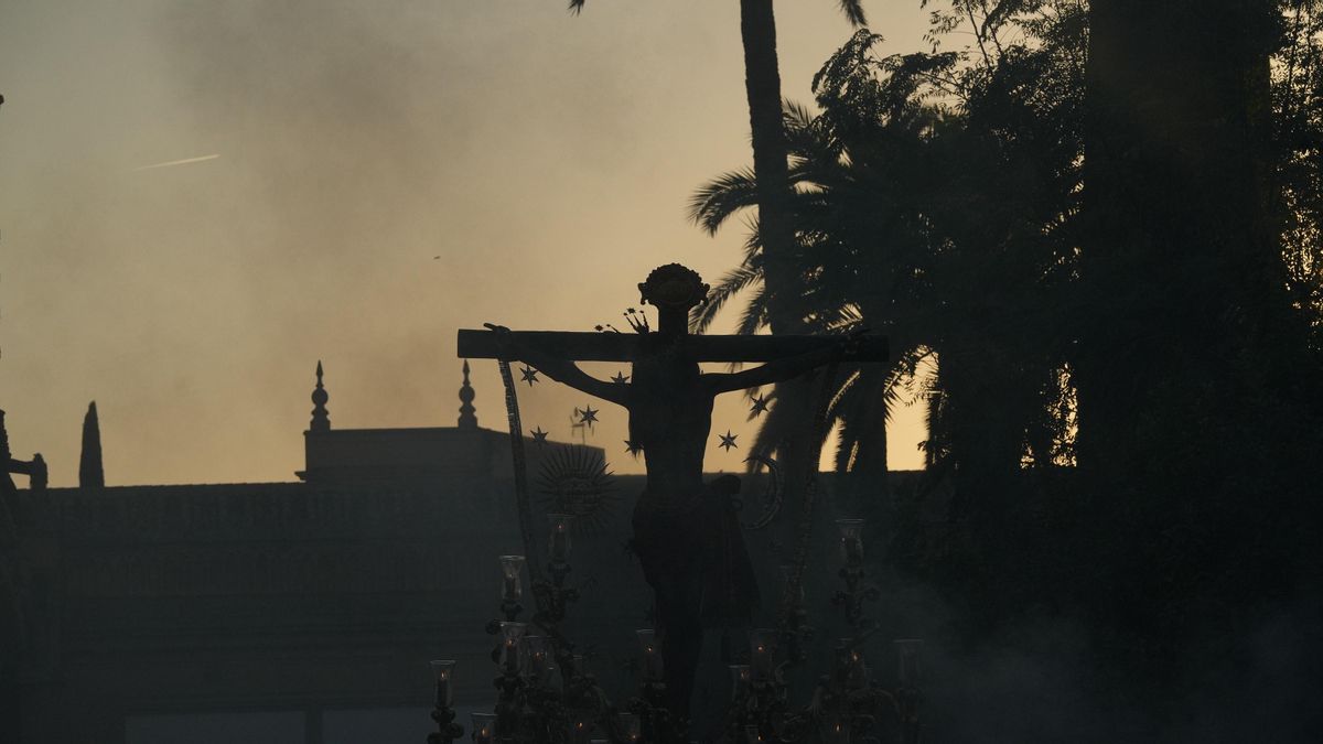 Traslado del Cristo de Remedio de Ánimas después del Magno Vía Crucis