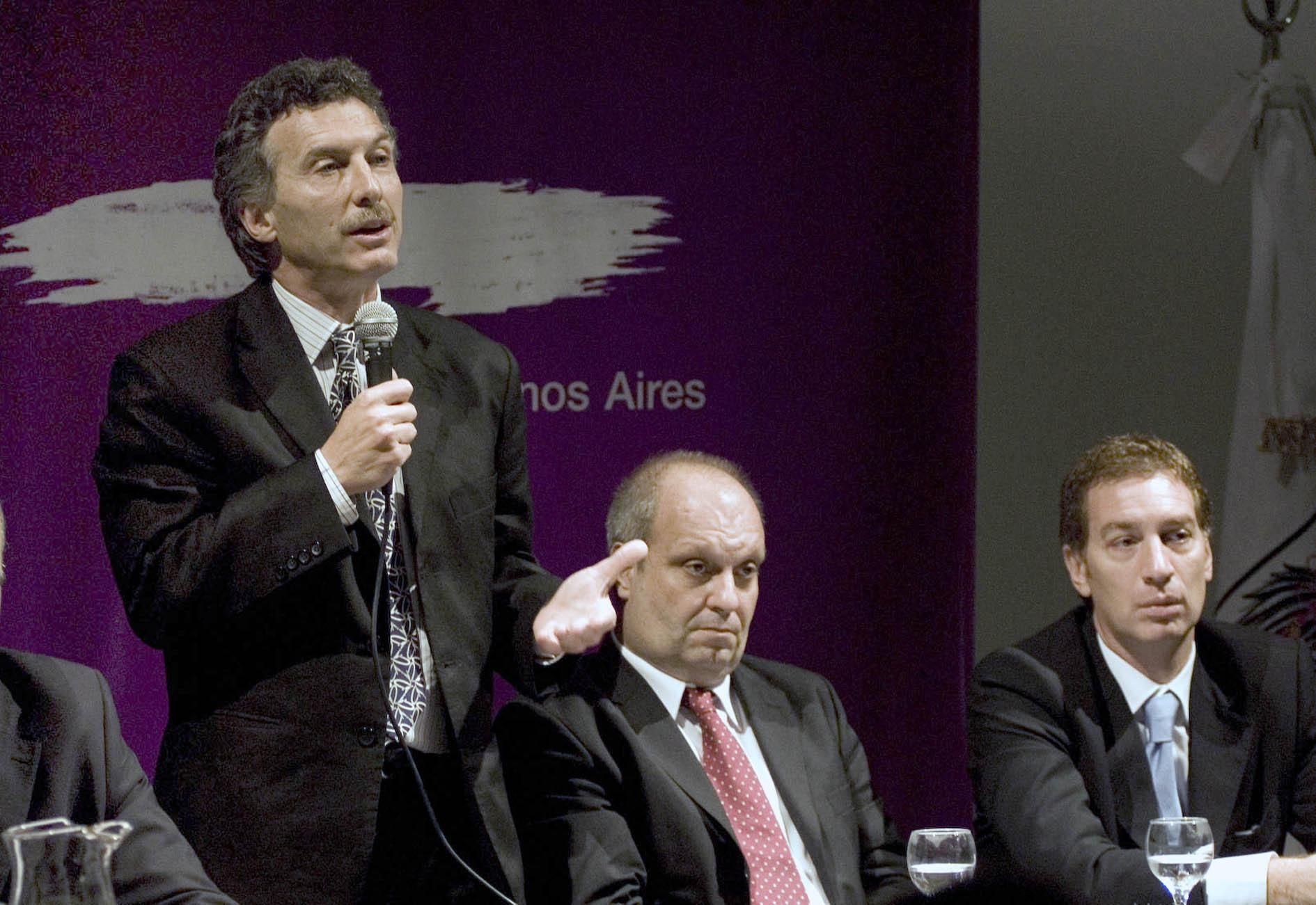 La relación con Mauricio Macri terminó de deteriorarse después de que Santilli quedara bajo sospecha de haber sido uno de los dirigentes espiados ilegalmente durante el propio gobierno de Cambiemos.