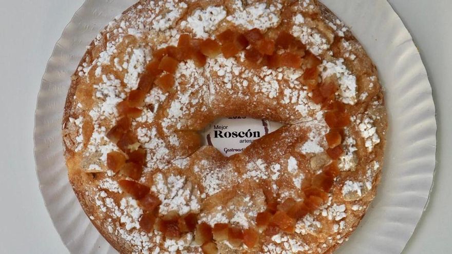 El mejor roscón de Reyes artesano de Madrid se prepara en una pastelería centenaria de Salesas