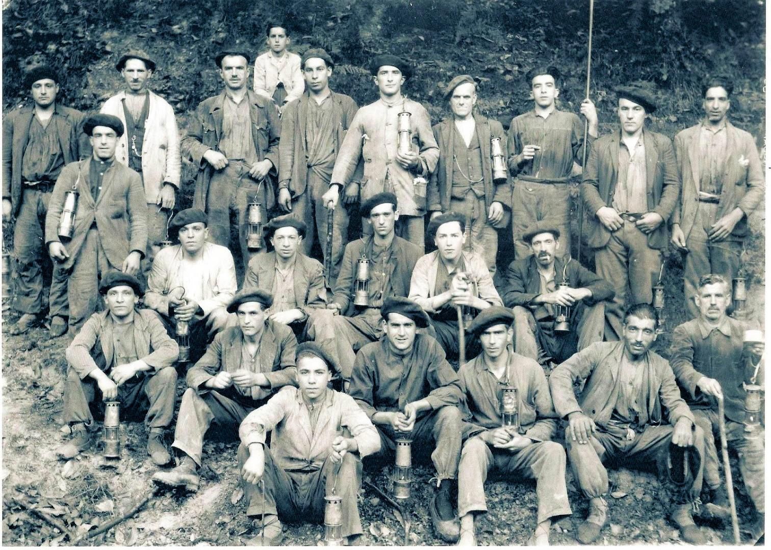 Mineros asturianos como los que en defensa de la República pasaron por León camino de Madrid.
