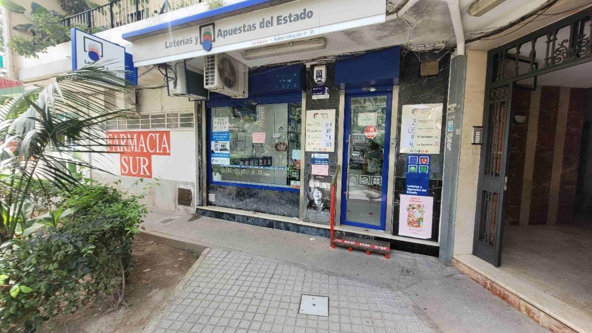 Asministración de lotería donde se ha vendido el primer premio de este sábado.