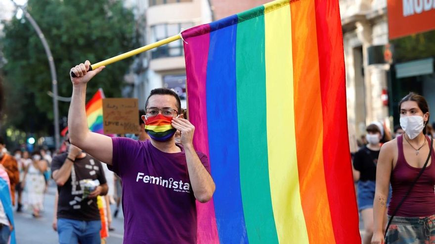 Varios centenares de personas marchan por las calles de Murcia "por un orgullo lésbico, gay, transexual, bisexual, intersexual y más (LGTBI+) de clase y combativo".