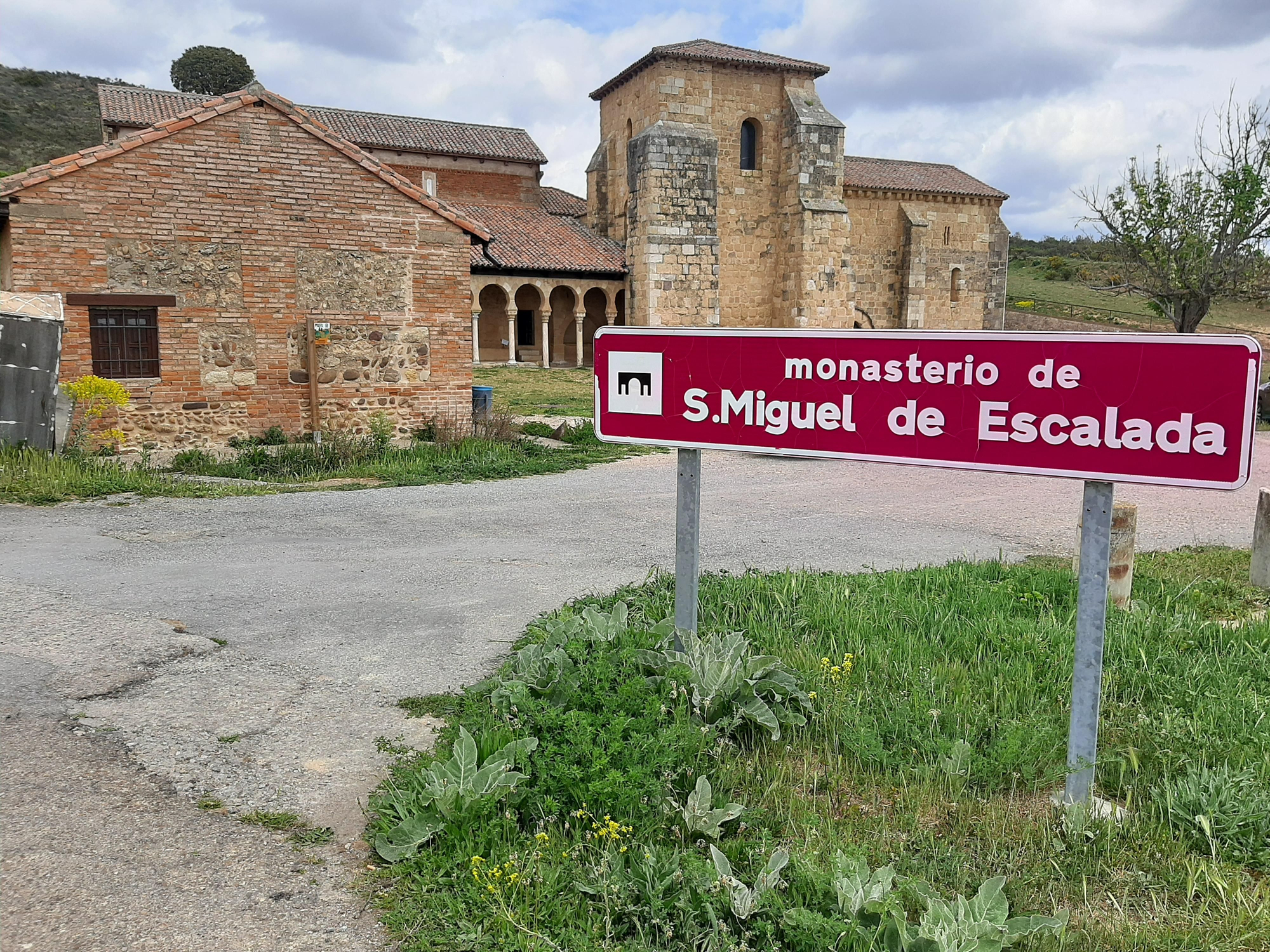 Monasterio de San Miguel de Escalada, donde se encontró el esqueleto.