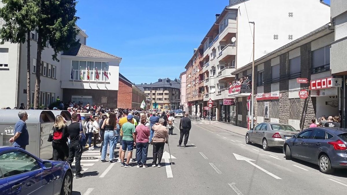 Laciana sale a la calle para exigir un futuro.