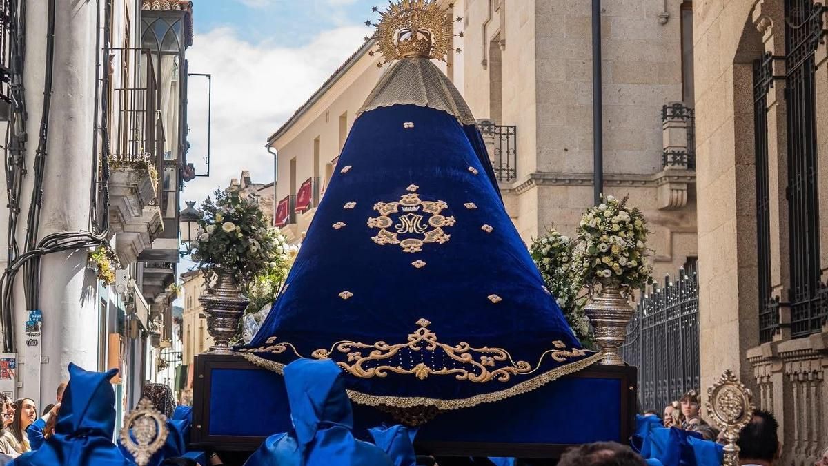 Bajo el peso del paso y del silencio: otro acoso que no vemos