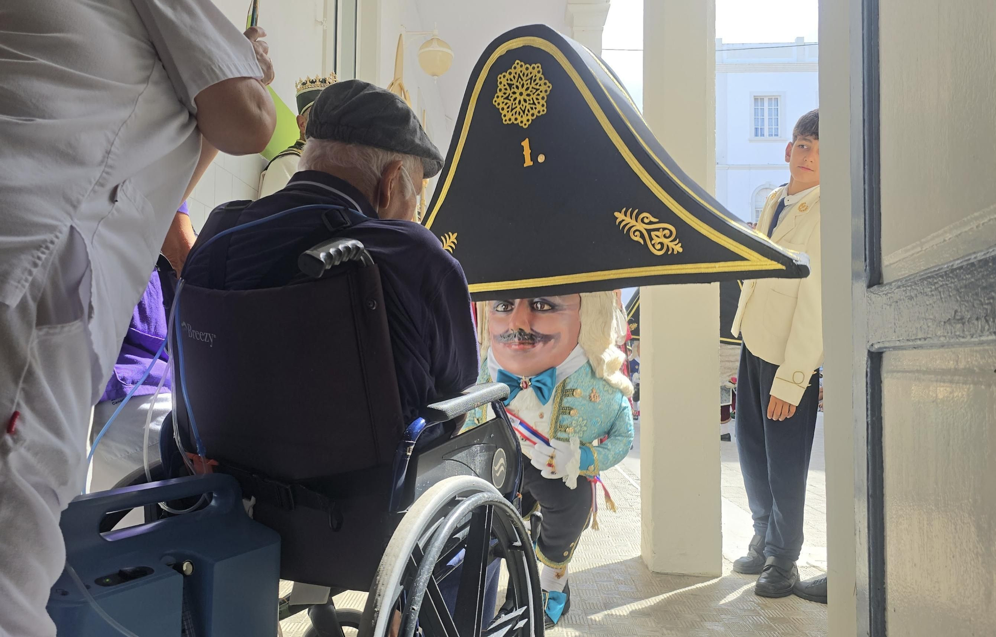 El Cabildo lleva la Danza de los Enanos a 300 mayores residentes en centros de La Palma.