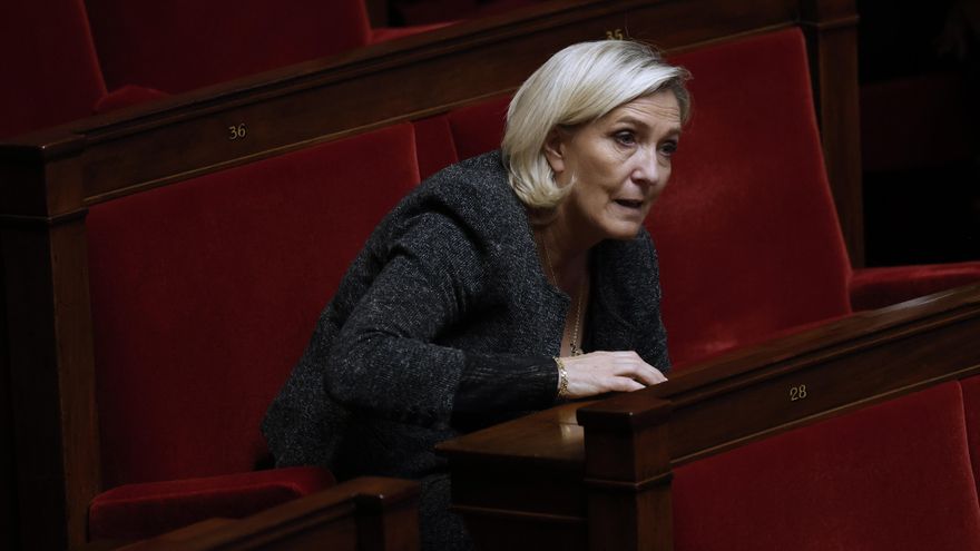 Las contradicciones de Macron y su idea de 'estabilidad': de negar el gobierno a la izquierda a la dependencia de Le Pen