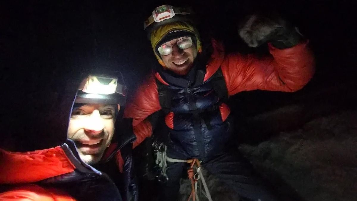 Los hermanos Pou conquistan el Alpamayo y cumplen el sueño de su infancia