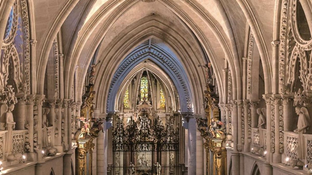 El milagro de la luz o cuando el sol entra en esta catedral y se alinea con la girola, las vidrieras y el óculo