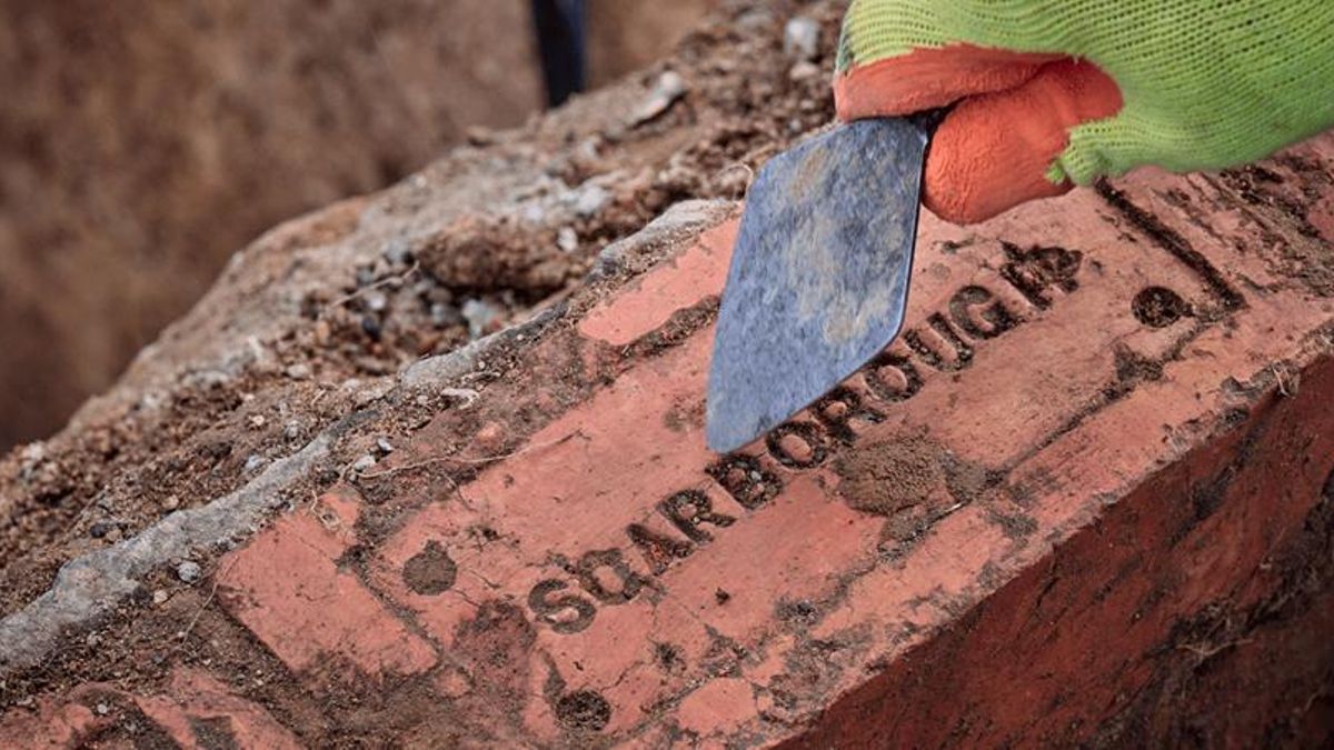 Ladrillo con la inscripción “Scarborough”