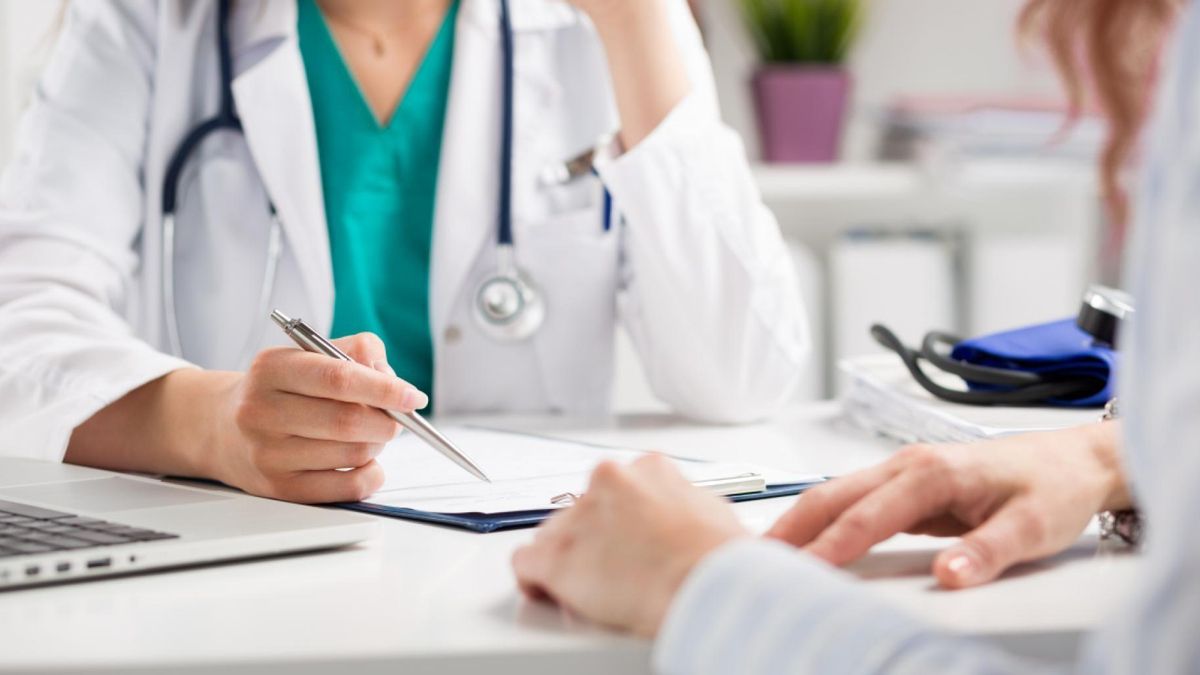 La teleconsulta divide a los médicos andaluces: "Se está utilizando como un filtro para impedir derivaciones"