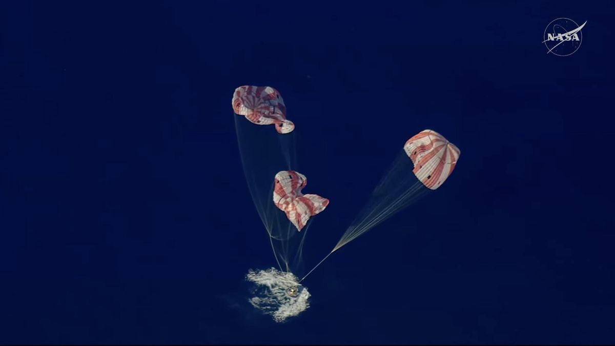 El momento del amerizaja de Artemisa II.