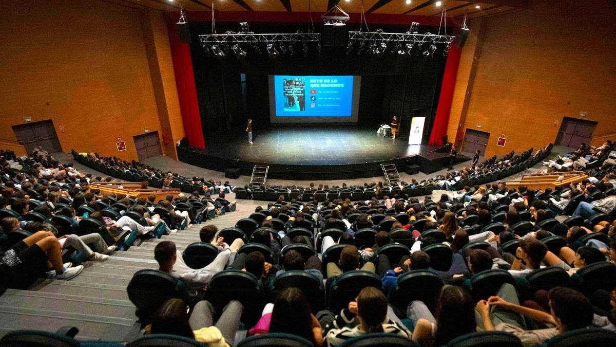 El Auditorio Pilar Bardem, en Rivas-Vaciamadrid, durante la charla de Grimmey TV