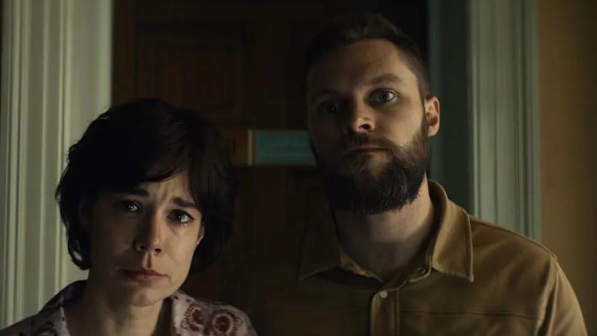 Laia Costa y Jack Reynor en 'La momia de Lee Cronin'