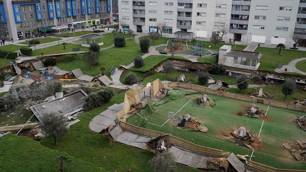 Hundimiento del parking de Nueva Montaña (Santander). | JOAQUÍN GÓMEZ SASTRE