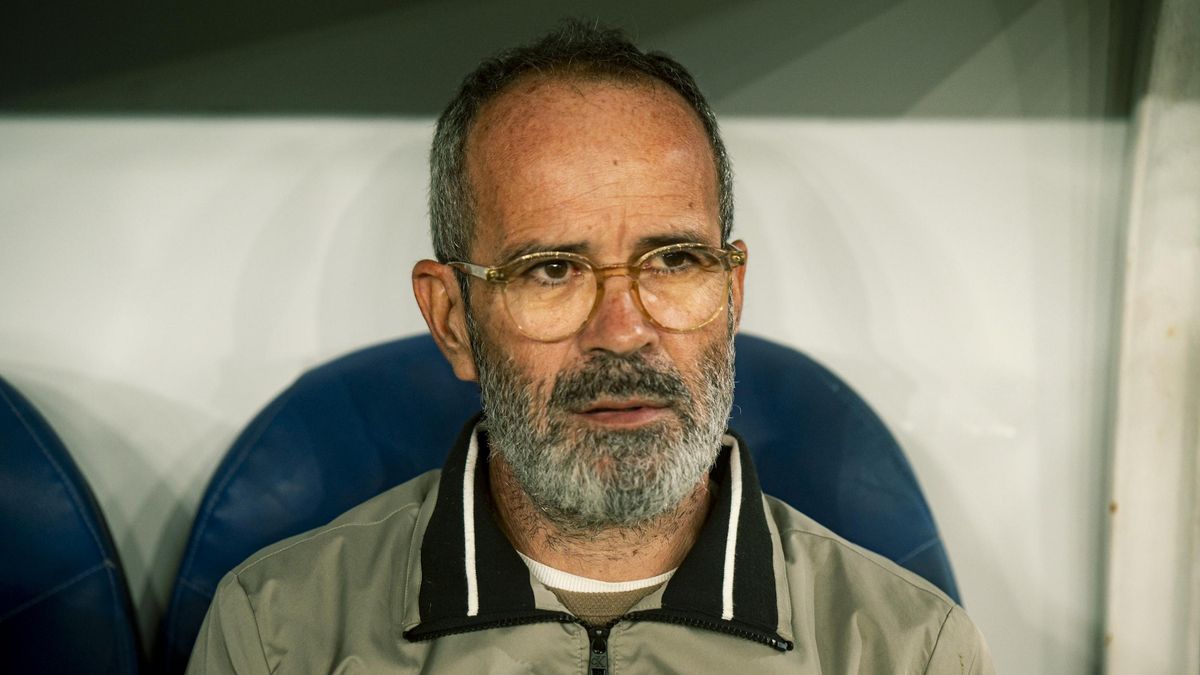 Álvaro Cervera en el banquillo del Heliodoro