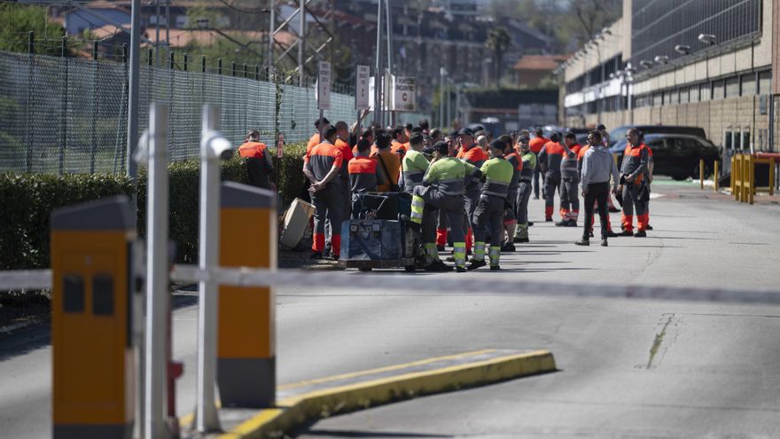 Los sindicatos de Bridgestone esperan una huelga "masiva" para responder a los 211 despidos anunciados en Cantabria