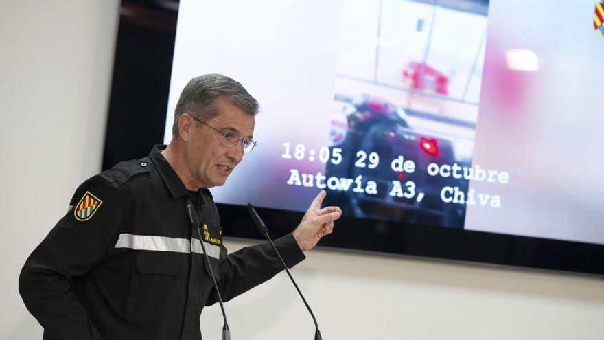El General Jefe de la UME, Francisco Javier Marcos, durante la rueda de prensa ofrecida tras la reunión del comité de crisis para el seguimiento de los efectos de la DANA, este sábado, en Madrid.