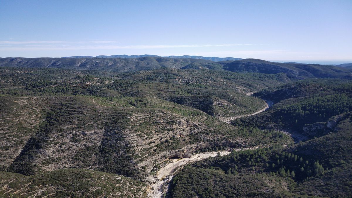 El riu de les Coves després del poble i que marca la línia del front a mitjan mes de maig. 