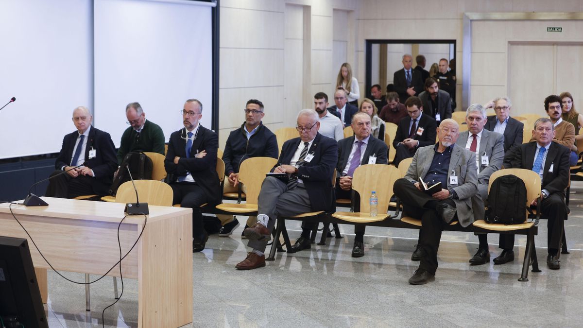 La brigada política mantiene prietas las filas en el arranque del juicio de Kitchen